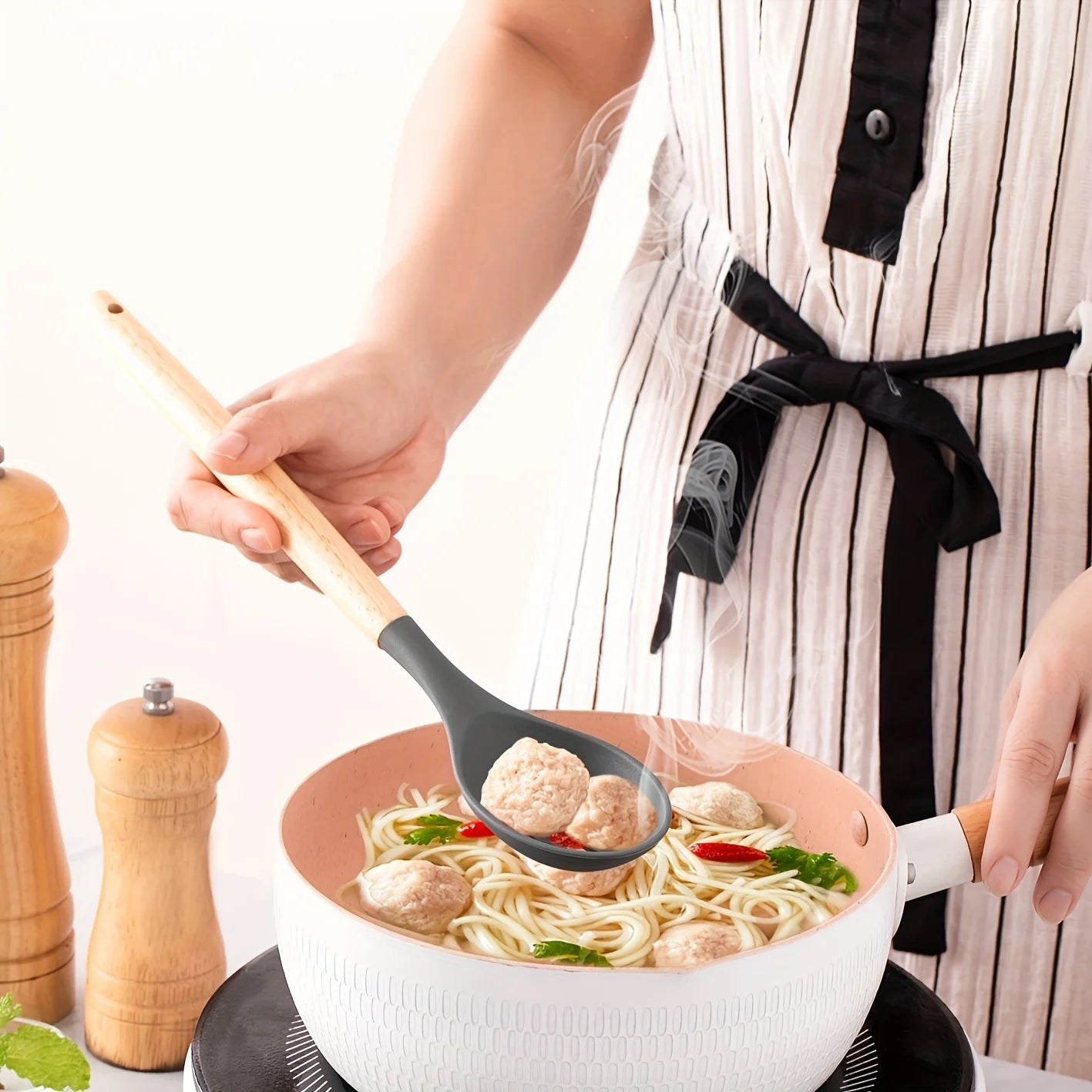 12Pcs/Set Wooden Handle Silicone Kitchen Utensils & Storage bucket